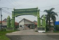 Desa Kemudi di Gresik, penghasil ikan utama, menghadapi kendala infrastruktur. Dari 800 ha wilayah, tambak menjadi penopang ekonomi, namun distribusi terhambat.