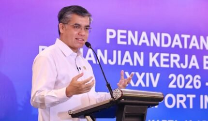 Menaker Yassierli soroti implementasi PKB Freeport 2026–2028, tekankan pentingnya pengawasan agar hubungan industrial berjalan efektif.